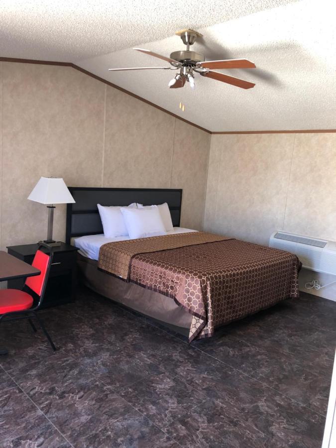 Monahans Country Inn Екстериор снимка